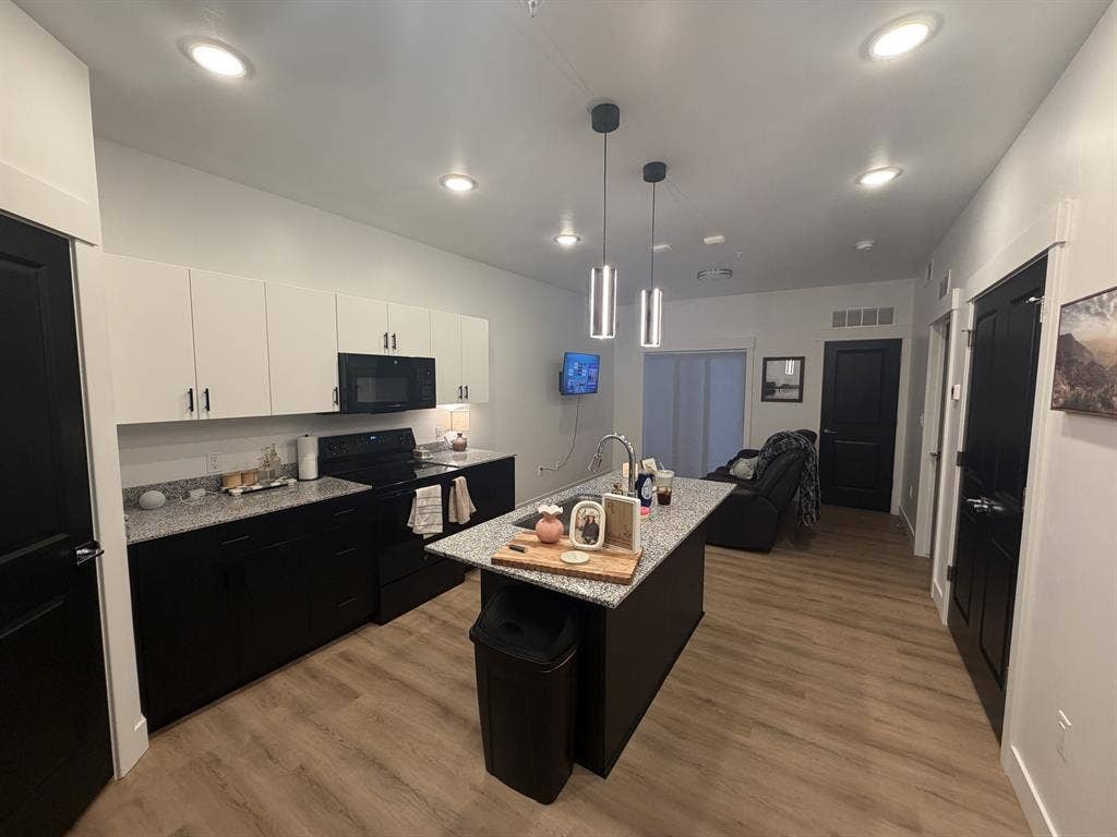 1 Bed / 1 Bath Lease Take over!