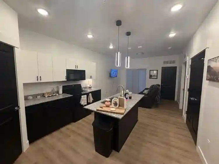 1 Bed / 1 Bath Lease Take over!