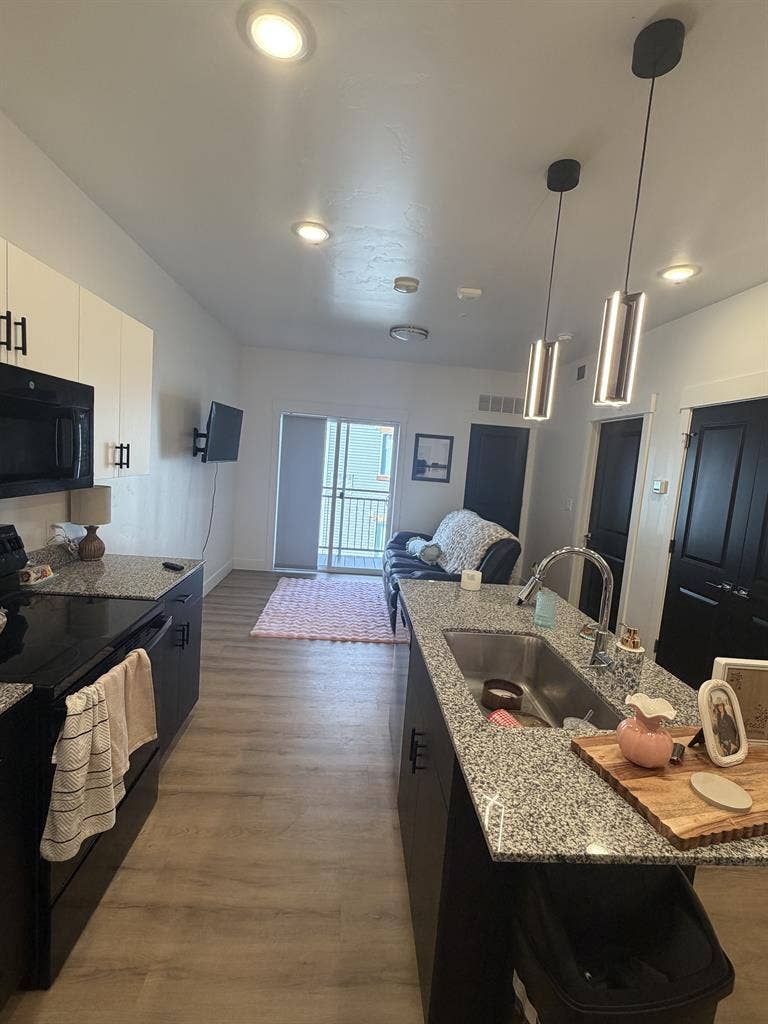 1 Bed / 1 Bath Lease Take over!