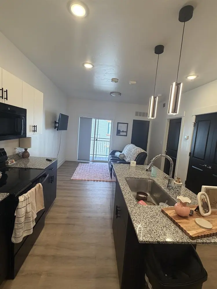 1 Bed / 1 Bath Lease Take over!