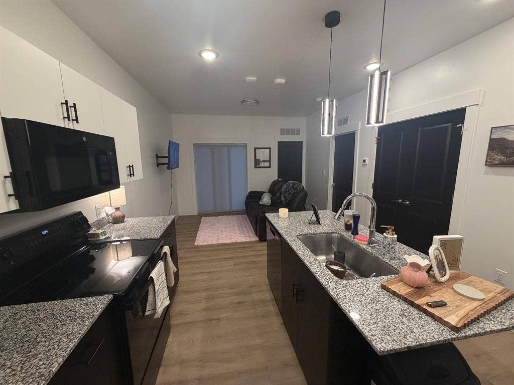 1 Bed / 1 Bath Lease Take over!