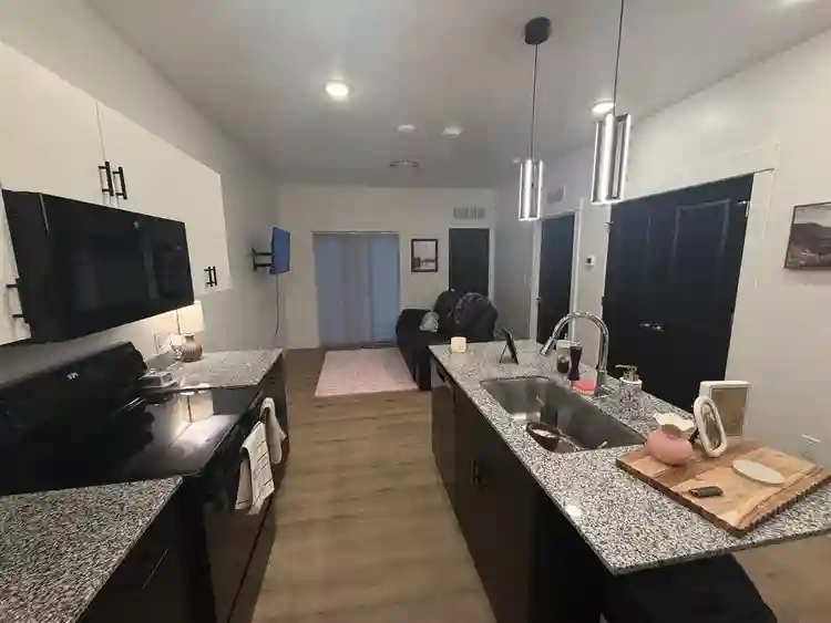 1 Bed / 1 Bath Lease Take over!