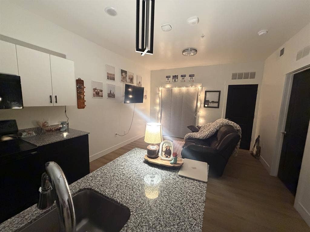 1 Bed / 1 Bath Lease Take over!