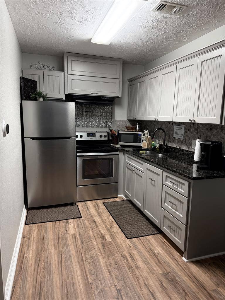 Cypress apartment in 4 plex area!