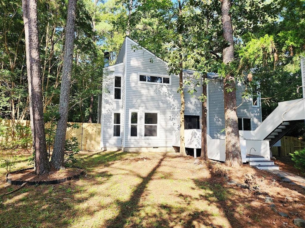 HEART OF RTP! Male Tenant Needed