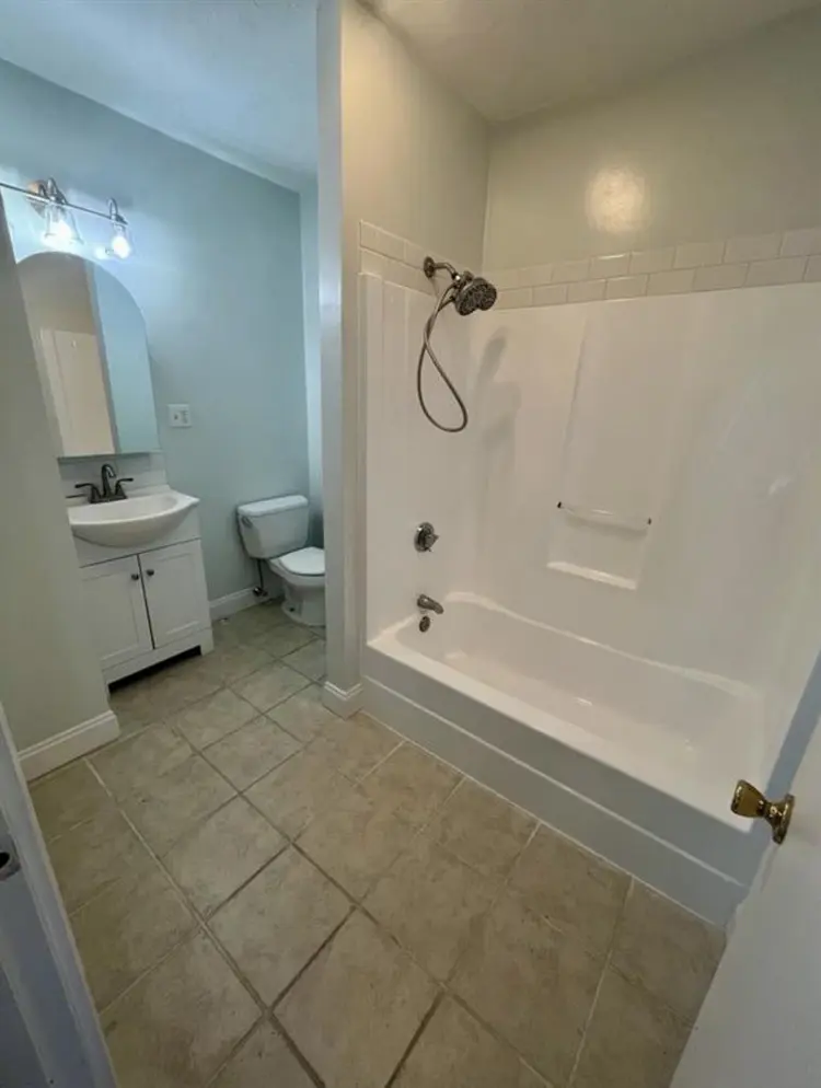 Beautiful apartment in Clinton ma