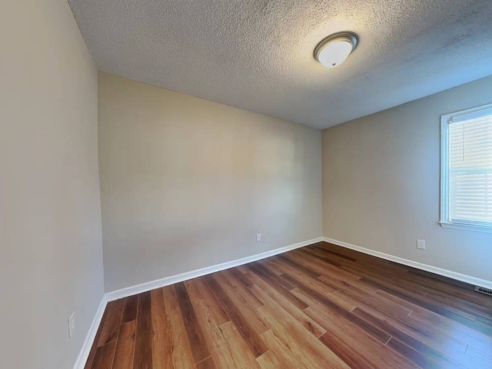 Roommates needed