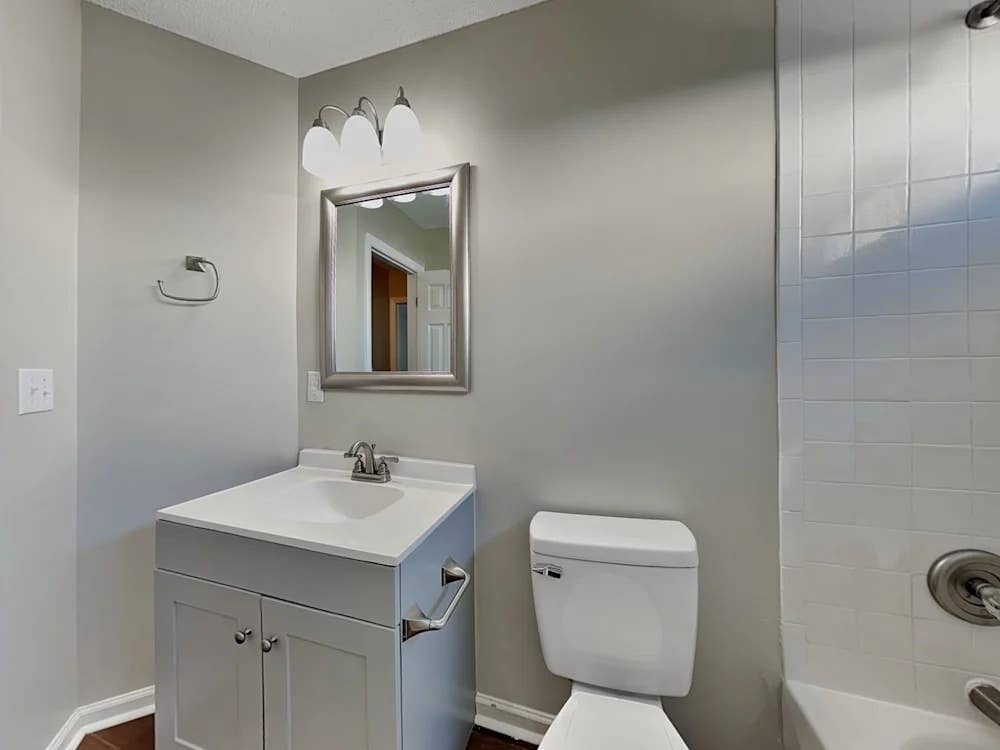 Roommates needed