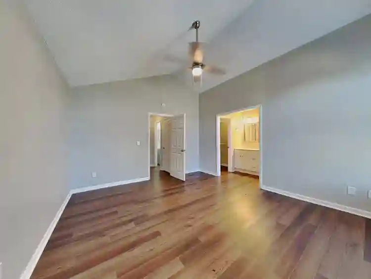 Roommates needed