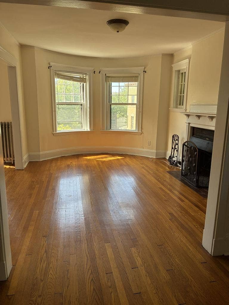 Looking for female roommate