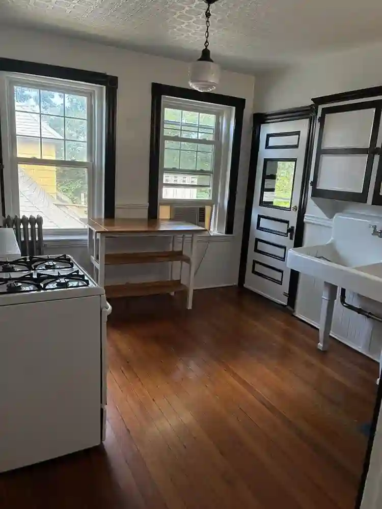 Looking for female roommate