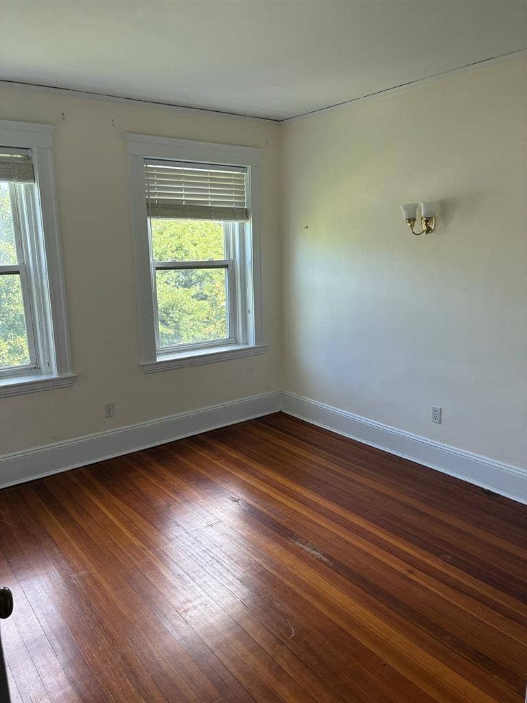 Looking for female roommate