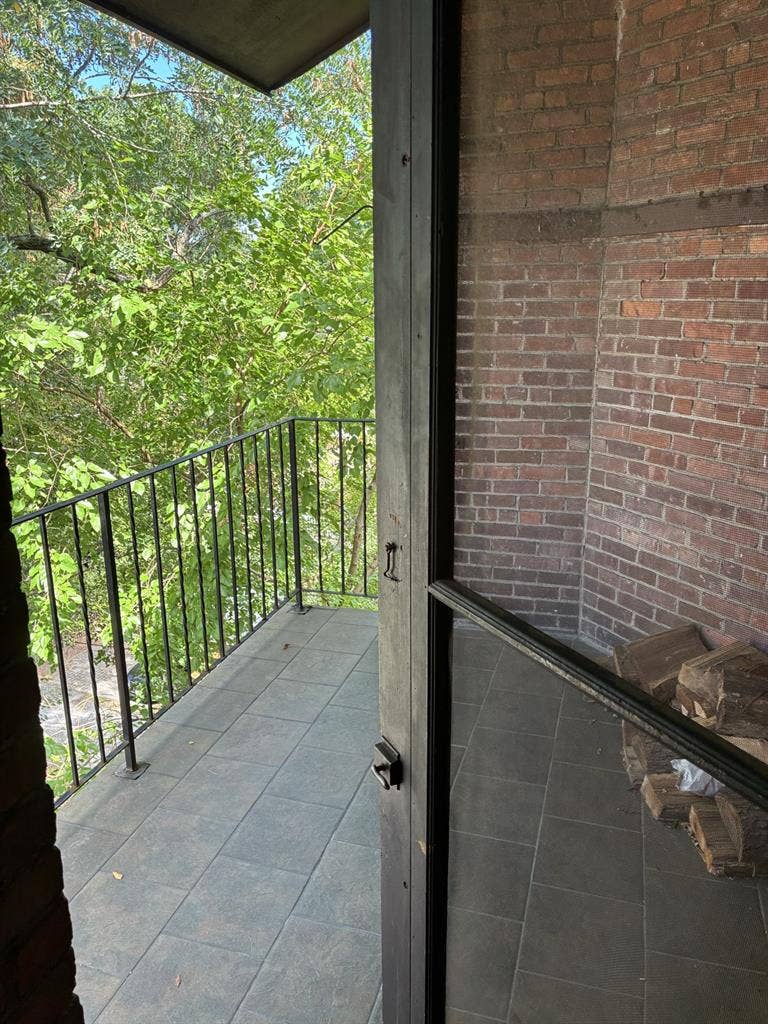 Looking for female roommate