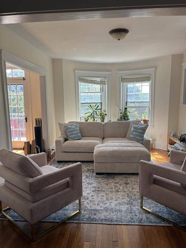 Looking for female roommate