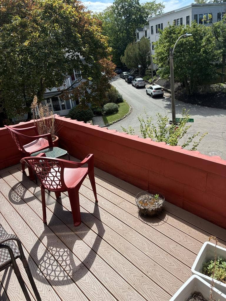 Looking for female roommate