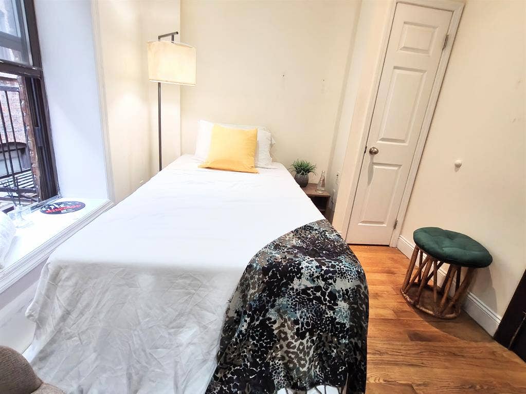 UWS Furnished Room All Included!