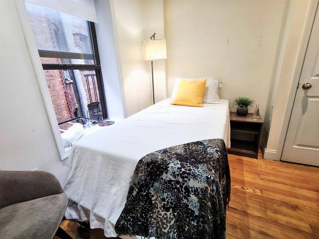 UWS Furnished Room All Included!