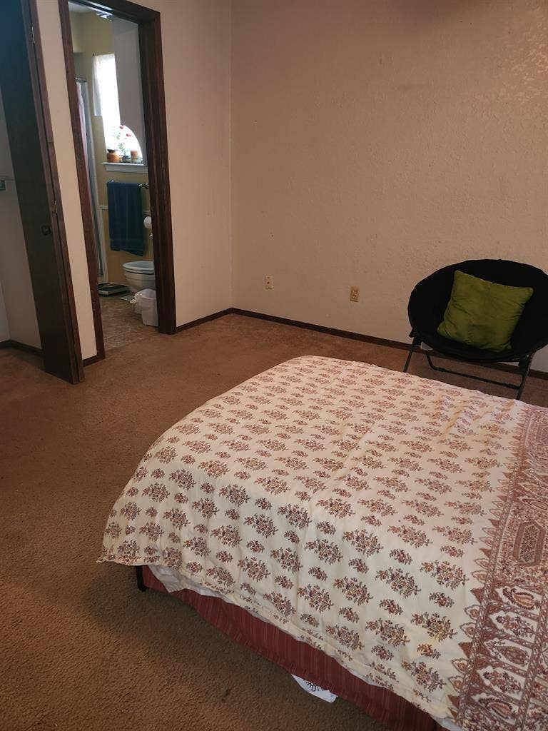 Private room w/ a private bathroom