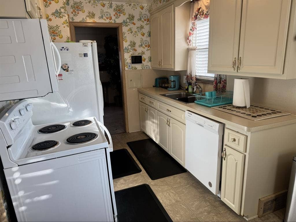 Roommates Wanted