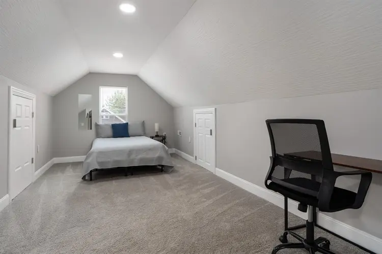Private Workspace + Huge Closet
