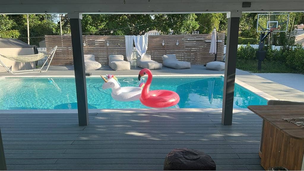 Private Room w/ Pool in Miami