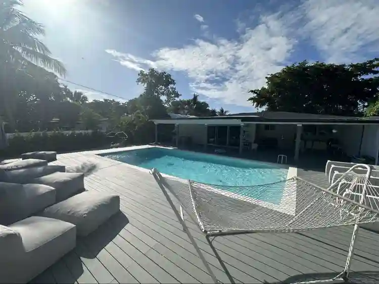 Private Room w/ Pool in Miami