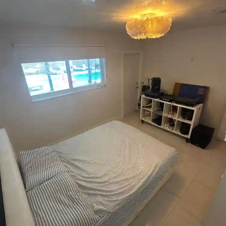Private Room w/ Pool in Miami