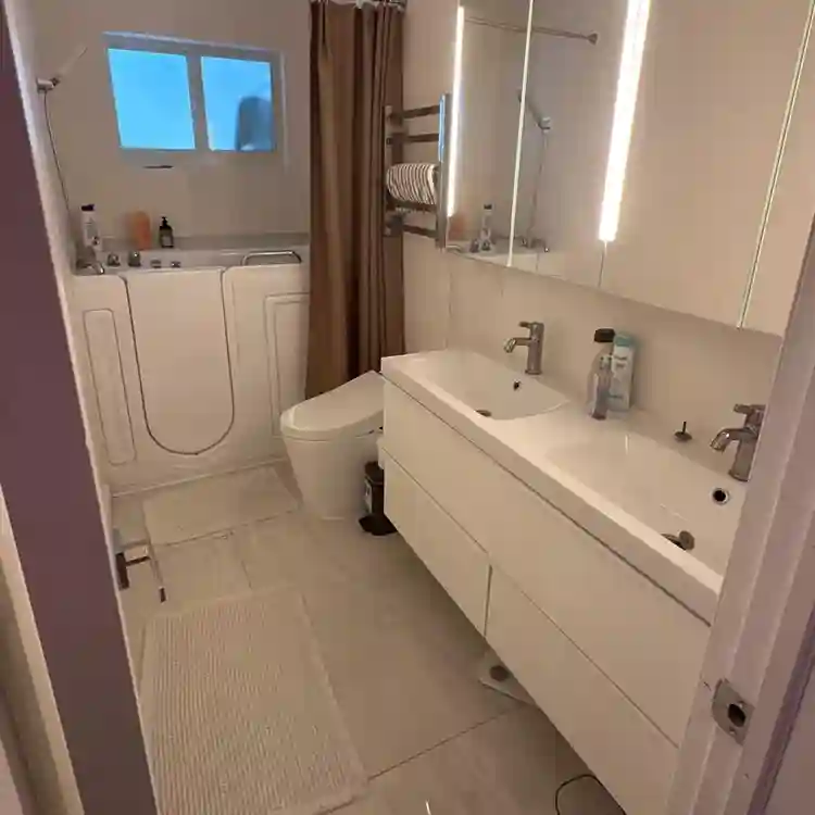 Private Room w/ Pool in Miami