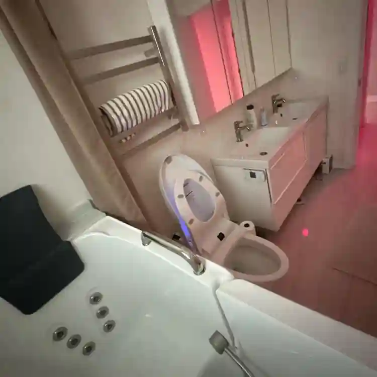 Private Room w/ Pool in Miami