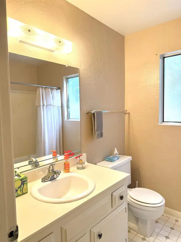 Roommates for female household