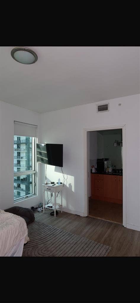 Looking for a Roomate brickell!