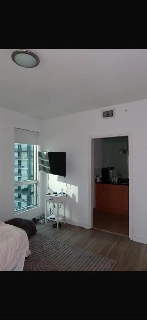 Looking for a Roomate brickell!