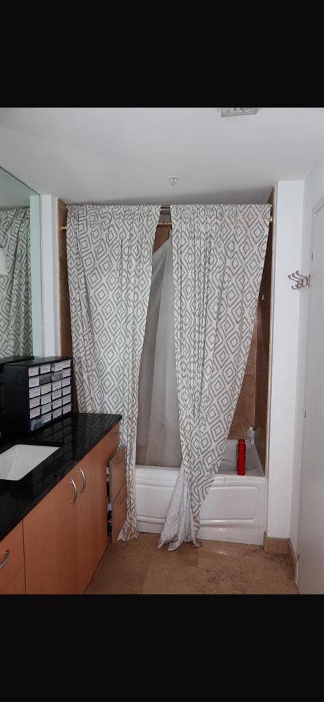 Looking for a Roomate brickell!