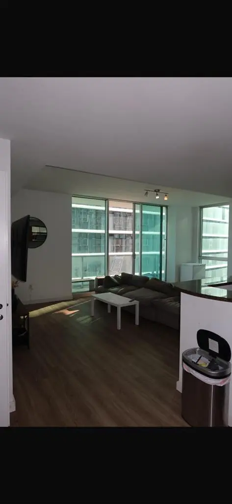 Looking for a Roomate brickell!