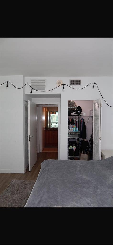 Looking for a Roomate brickell!