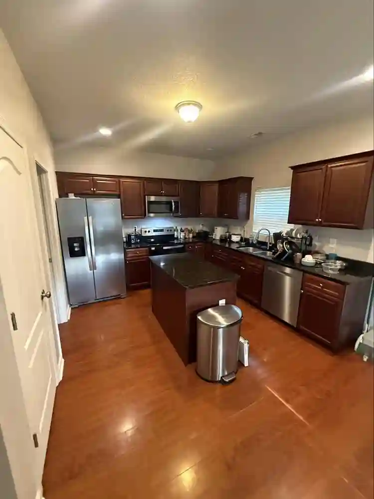 Room w/ shared bathroom Utl. Includ