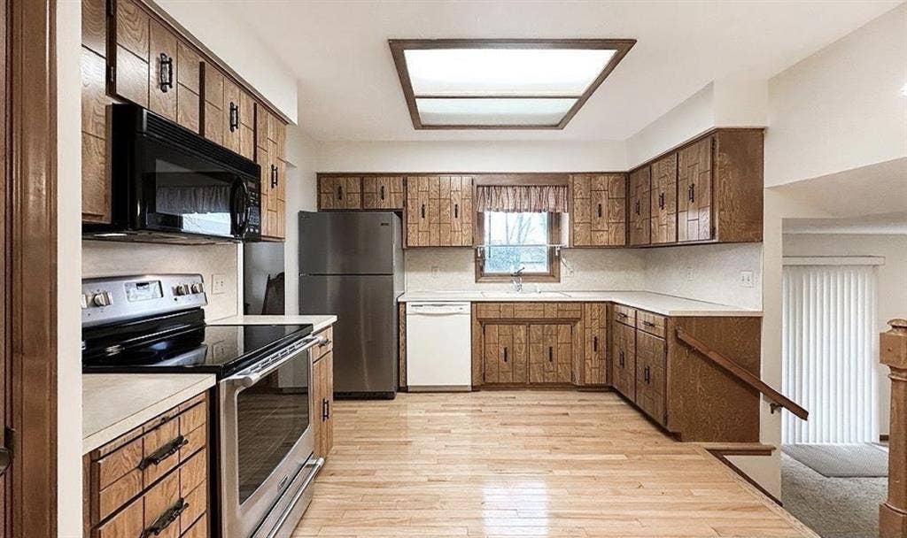 Bedroom Available in Central/West O