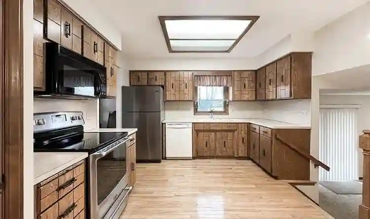 Bedroom Available in Central/West O