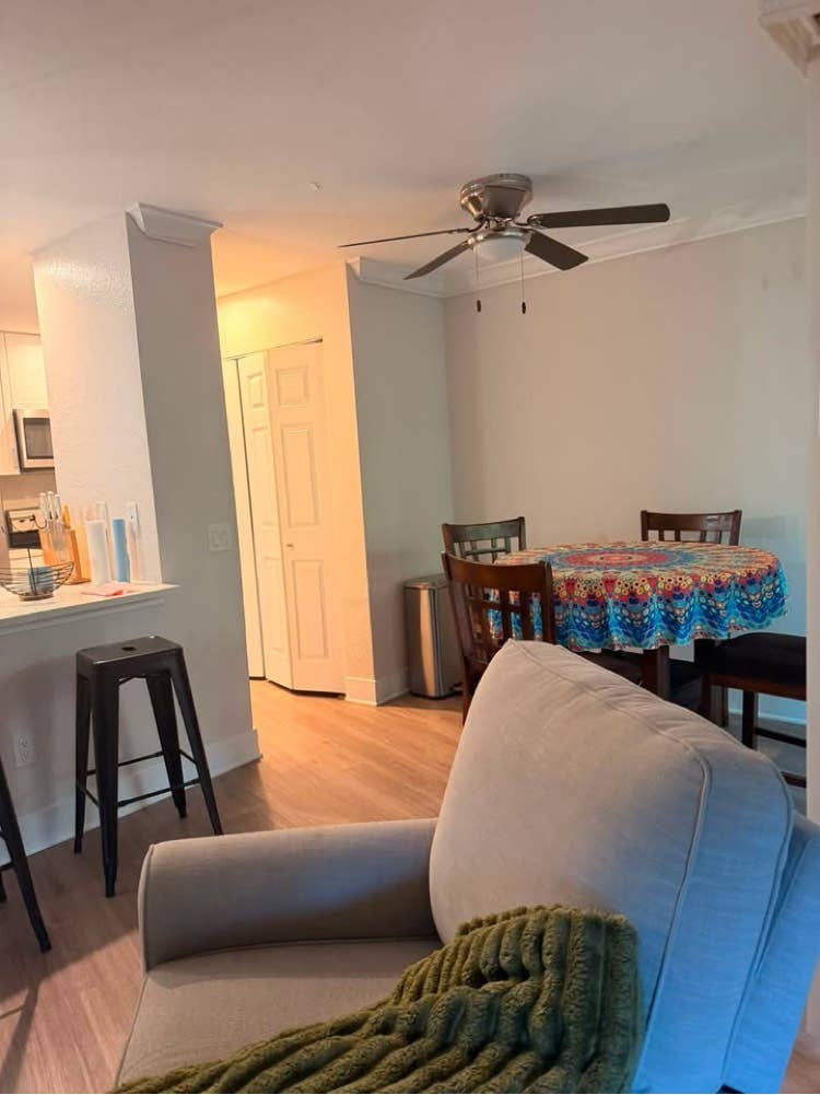 2 ROOMMATES NEEDED DEC-JAN