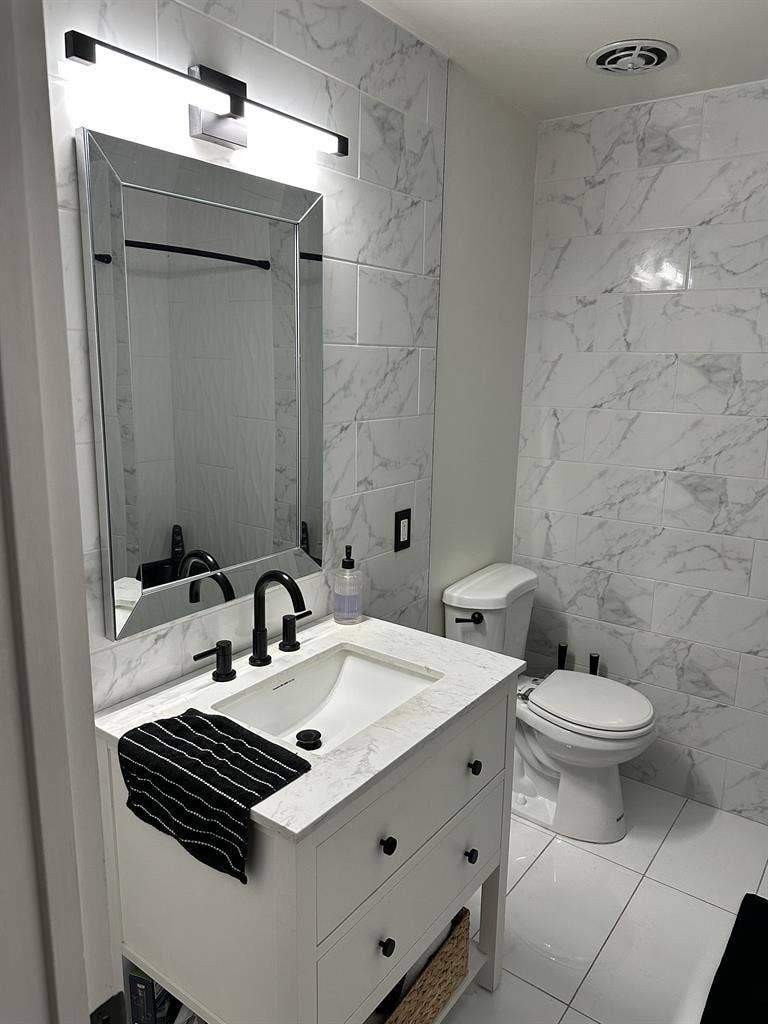 Private Room w/Custom Walkin Closet