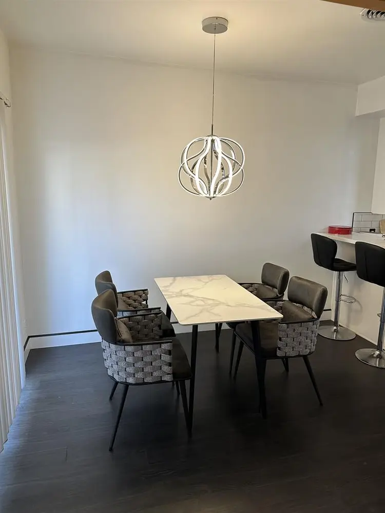 Private Room w/Custom Walkin Closet
