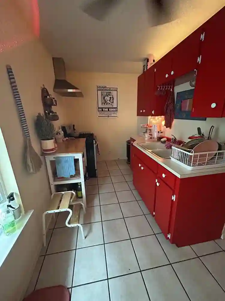 roommate wanted in quirky apt