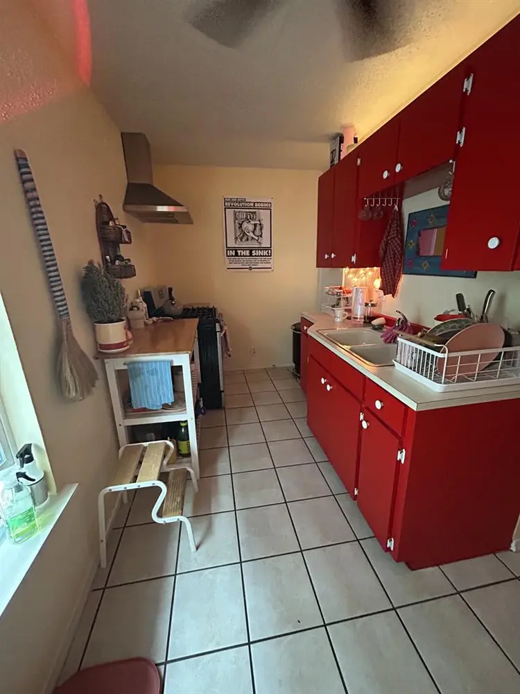 roommate wanted in quirky apt