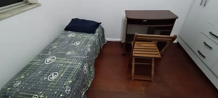 Quarto privativo e silencioso.