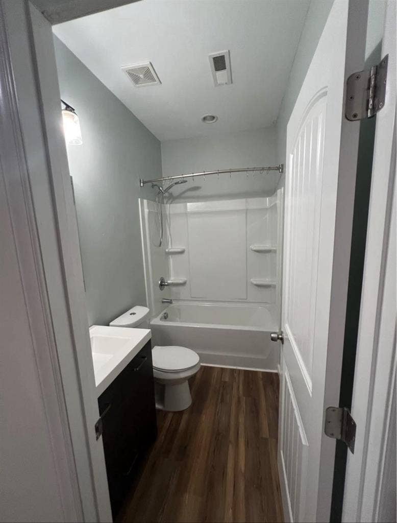 🏠 Private Bedroom + Bathroomm