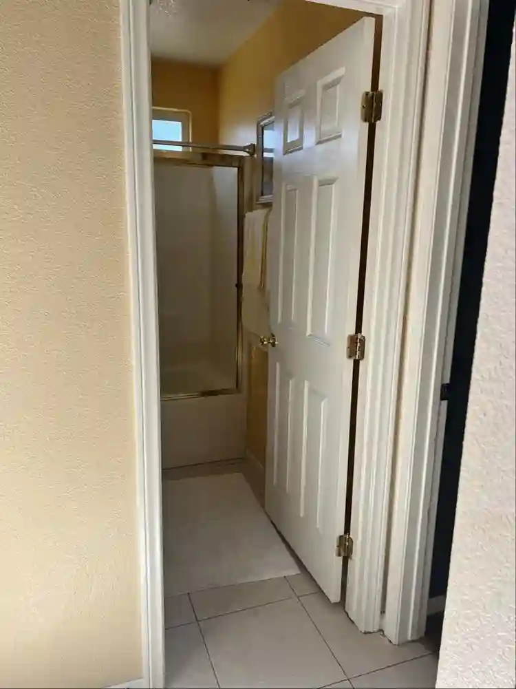 1 Bdm & 1 private bath!