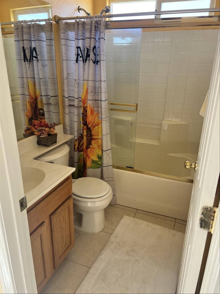 1 Bdm & 1 private bath!