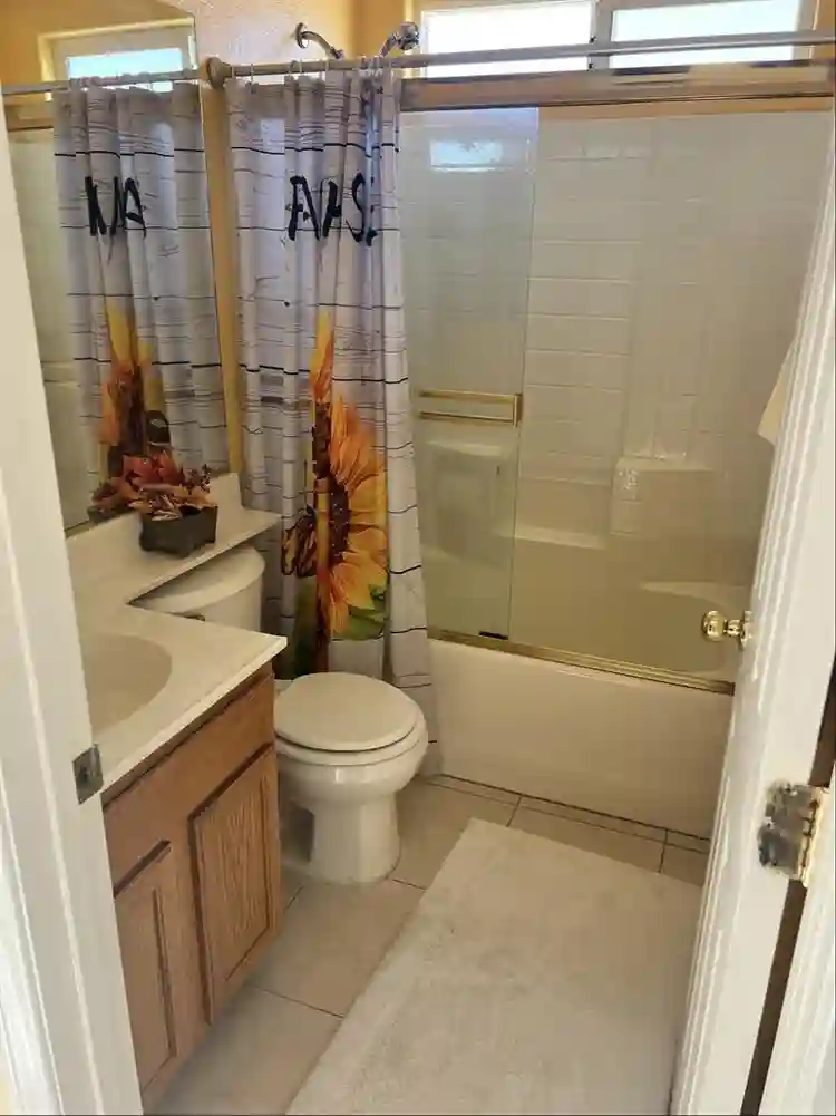 1 Bdm & 1 private bath!