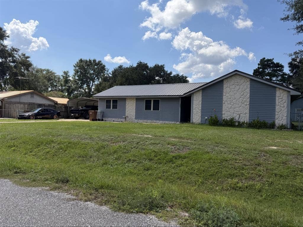 Nice 1 to 2 bed rooms for rent!