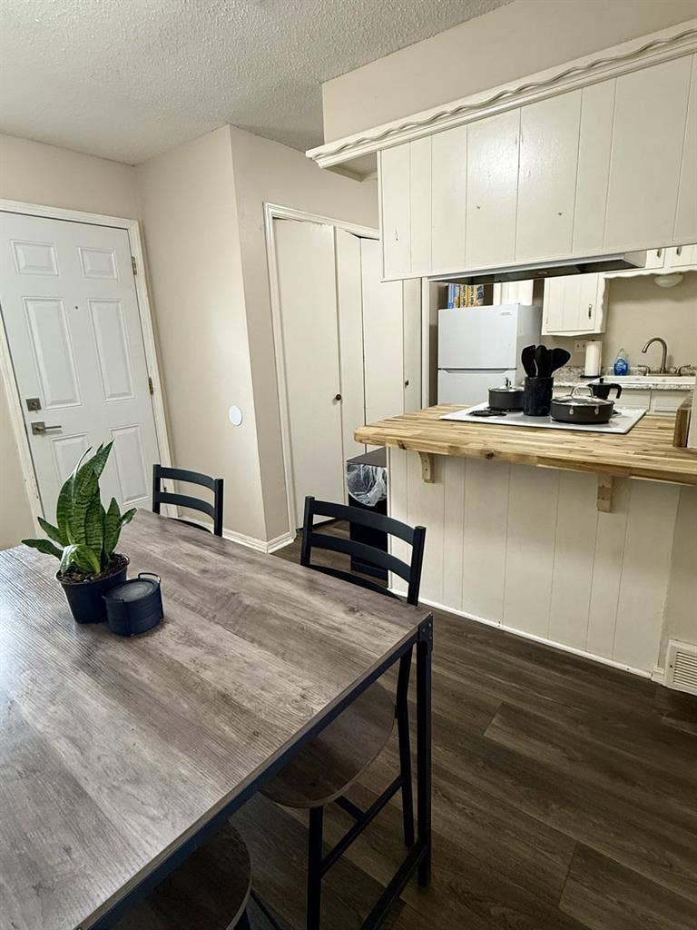 Clean & Quiet Room for Rent